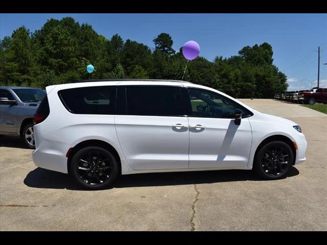 2024 Chrysler Pacifica PACIFICA TOURING L AWD