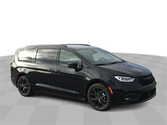 2024 Chrysler Pacifica PACIFICA TOURING L