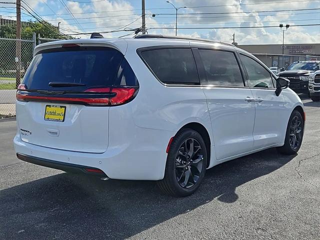 2024 Chrysler Pacifica PACIFICA TOURING L