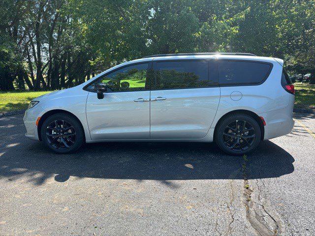 2024 Chrysler Pacifica PACIFICA TOURING L