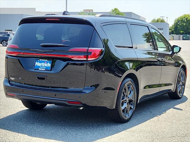 2024 Chrysler Pacifica PACIFICA TOURING L