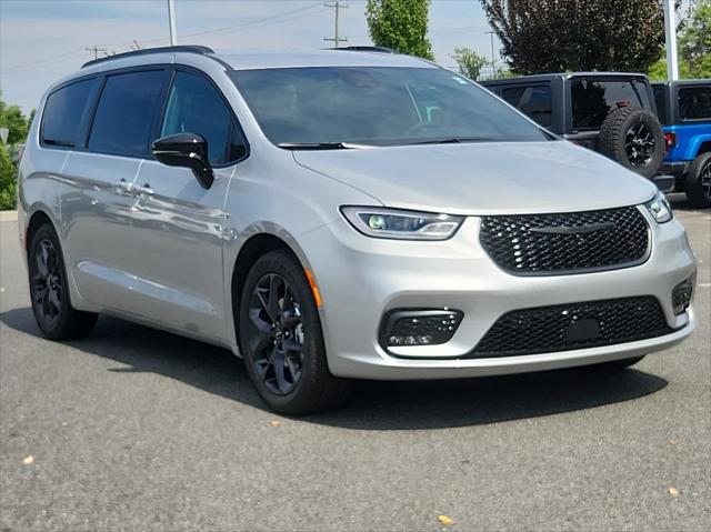 2024 Chrysler Pacifica PACIFICA TOURING L