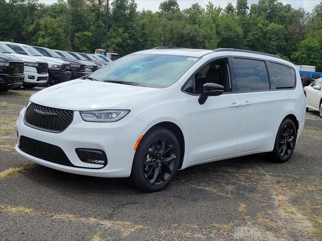 2024 Chrysler Pacifica PACIFICA TOURING L