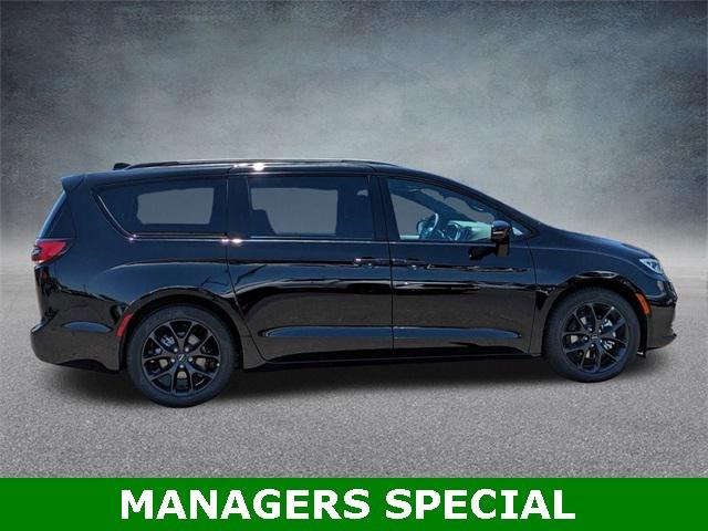 2024 Chrysler Pacifica PACIFICA TOURING L