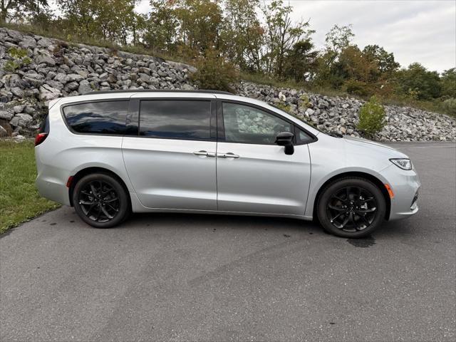 2024 Chrysler Pacifica PACIFICA TOURING L