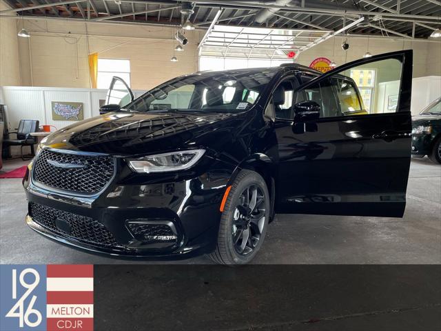 2024 Chrysler Pacifica PACIFICA TOURING L