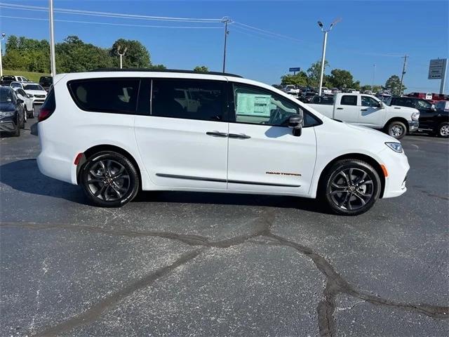 2024 Chrysler Pacifica PACIFICA TOURING L AWD