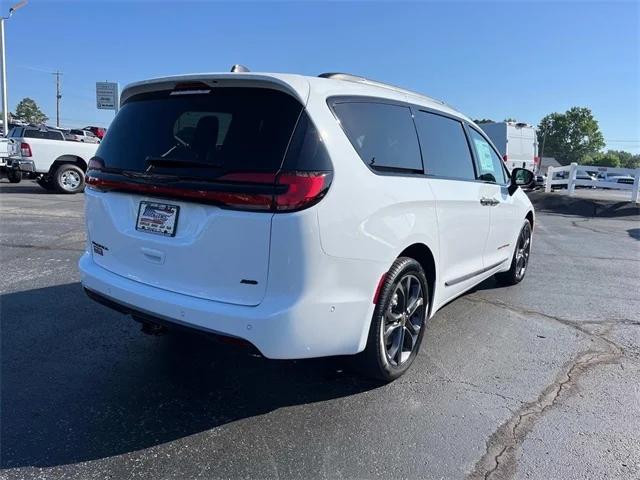 2024 Chrysler Pacifica PACIFICA TOURING L AWD