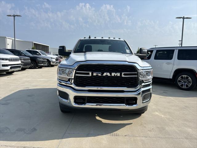 2024 RAM Ram 3500 Chassis Cab RAM 3500 TRADESMAN CREW CAB CHASSIS 4X4 60 CA