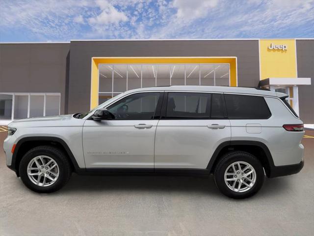 2023 Jeep Grand Cherokee L Laredo 4x2