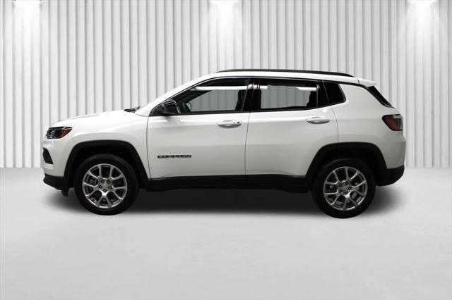 2024 Jeep Compass COMPASS LATITUDE LUX 4X4