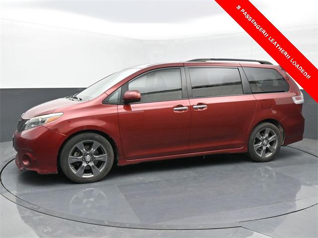 2017 Toyota Sienna SE 8 Passenger