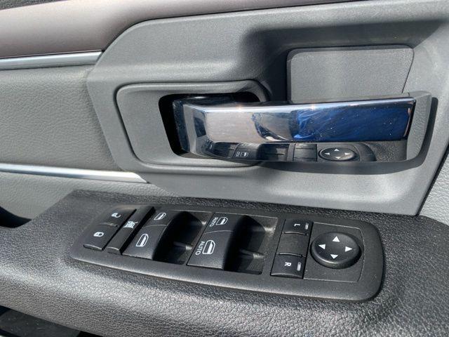 2022 Ram 1500 Classic SLT Crew Cab 4x2 5'7" Box