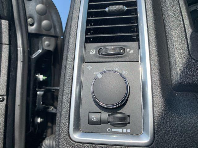2022 Ram 1500 Classic SLT Crew Cab 4x2 5'7" Box