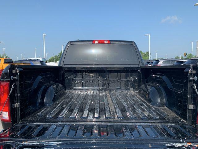 2022 Ram 1500 Classic SLT Crew Cab 4x2 5'7" Box