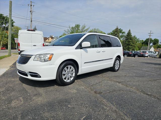 2015 Chrysler Town & Country Touring for sale in Mount Clemens, MI