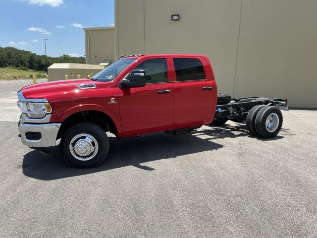 2024 RAM Ram 3500 Chassis Cab RAM 3500 TRADESMAN CREW CAB CHASSIS 4X4 60 CA