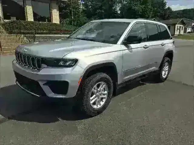 2024 Jeep Grand Cherokee GRAND CHEROKEE LAREDO 4X4