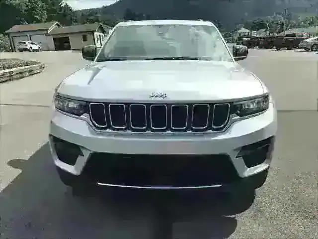 2024 Jeep Grand Cherokee GRAND CHEROKEE LAREDO 4X4