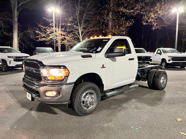 2024 RAM Ram 3500 Chassis Cab RAM 3500 TRADESMAN CHASSIS REGULAR CAB 4X4 60 CA 2024 RAM Ram 3500 Chassis Cab RAM 3500 TRADESMAN CHASSIS REGULAR CAB 4X4 60 CA