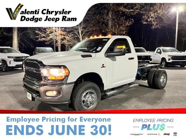 2024 RAM Ram 3500 Chassis Cab RAM 3500 TRADESMAN CHASSIS REGULAR CAB 4X4 60 CA 2024 RAM Ram 3500 Chassis Cab RAM 3500 TRADESMAN CHASSIS REGULAR CAB 4X4 60 CA
