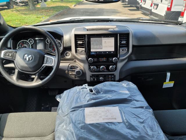 2025 RAM Ram 1500 RAM 1500 TRADESMAN QUAD CAB 4X4 64 BOX