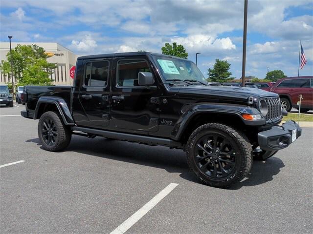 2024 Jeep Gladiator GLADIATOR NIGHTHAWK 4X4