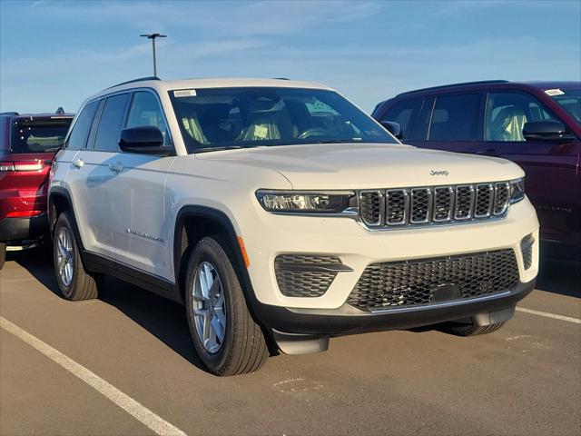 2024 Jeep Grand Cherokee GRAND CHEROKEE LAREDO X 4X4