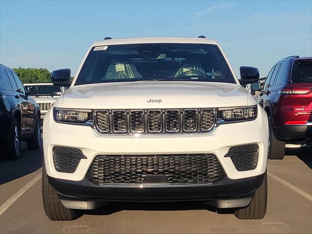 2024 Jeep Grand Cherokee GRAND CHEROKEE LAREDO X 4X4