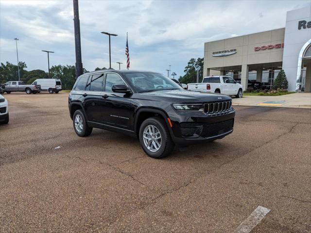 2024 Jeep Grand Cherokee GRAND CHEROKEE LAREDO X 4X4