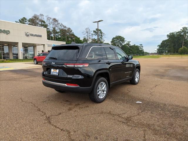 2024 Jeep Grand Cherokee GRAND CHEROKEE LAREDO X 4X4