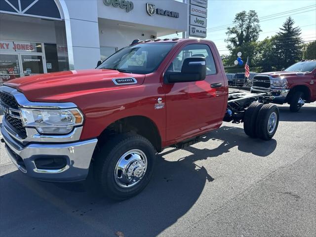 2024 RAM Ram 3500 Chassis Cab RAM 3500 TRADESMAN CHASSIS REGULAR CAB 4X4 60 CA