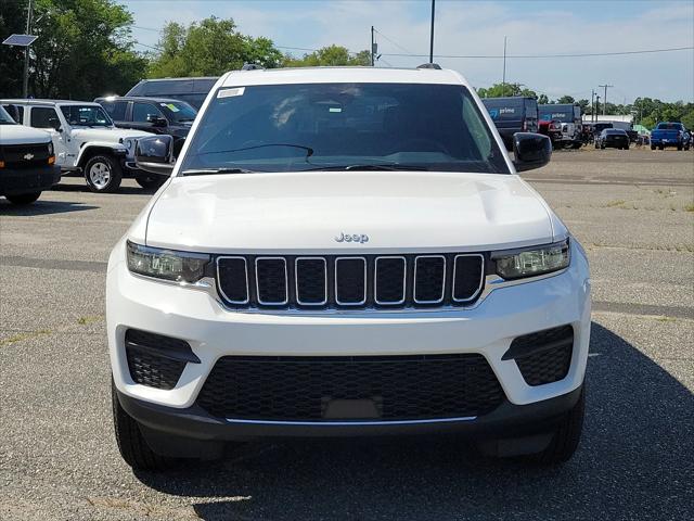 2024 Jeep Grand Cherokee GRAND CHEROKEE LAREDO X 4X4