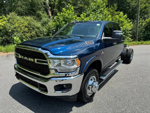 2024 RAM Ram 3500 Chassis Cab RAM 3500 TRADESMAN CREW CAB CHASSIS 4X4 60 CA