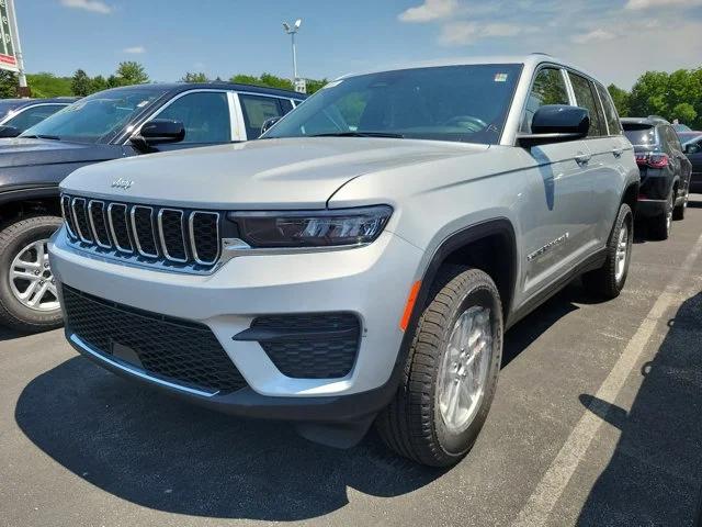 2024 Jeep Grand Cherokee GRAND CHEROKEE LAREDO 4X4