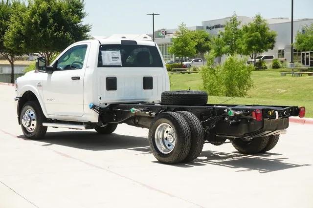 2024 RAM Ram 3500 Chassis Cab RAM 3500 SLT CHASSIS REGULAR CAB 4X4 84 CA