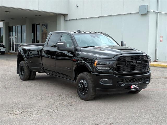 2024 RAM Ram 3500 RAM 3500 LIMITED CREW CAB 4X4 8 BOX