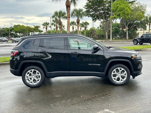 2024 Jeep Compass COMPASS LATITUDE 4X4