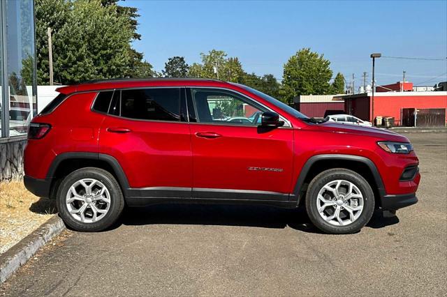 2024 Jeep Compass COMPASS LATITUDE 4X4