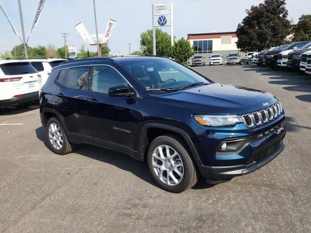 2024 Jeep Compass COMPASS LATITUDE LUX 4X4