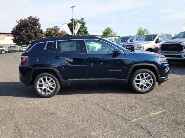 2024 Jeep Compass COMPASS LATITUDE LUX 4X4