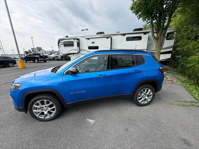 2024 Jeep Compass COMPASS LATITUDE LUX 4X4