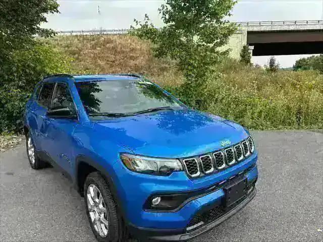 2024 Jeep Compass COMPASS LATITUDE LUX 4X4