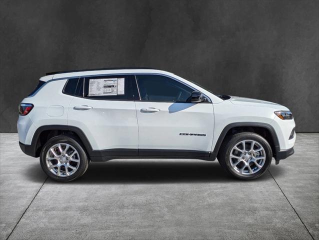 2024 Jeep Compass COMPASS LATITUDE LUX 4X4