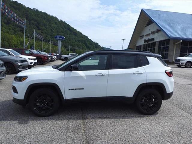 2024 Jeep Compass COMPASS LATITUDE 4X4