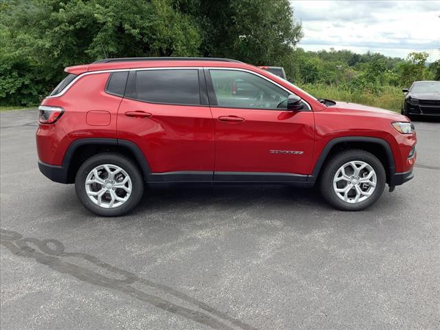 2024 Jeep Compass COMPASS LATITUDE 4X4