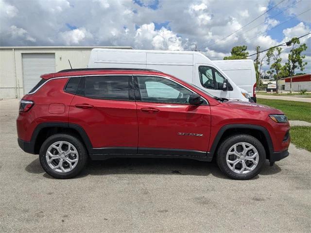 2024 Jeep Compass COMPASS LATITUDE 4X4