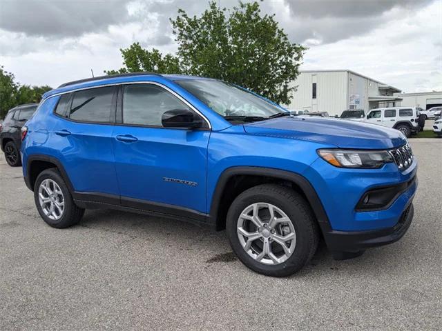 2024 Jeep Compass COMPASS LATITUDE 4X4