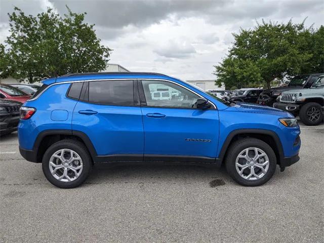 2024 Jeep Compass COMPASS LATITUDE 4X4