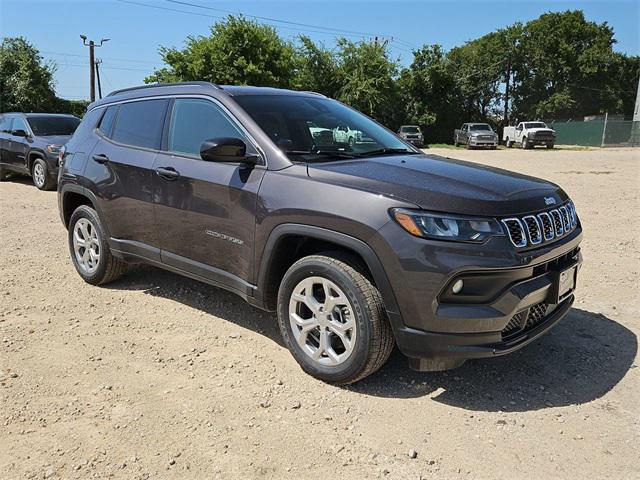 2024 Jeep Compass COMPASS LATITUDE 4X4